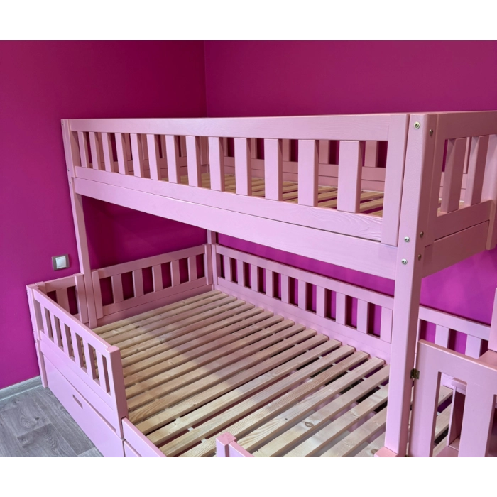 różowe łóżko piętrowe